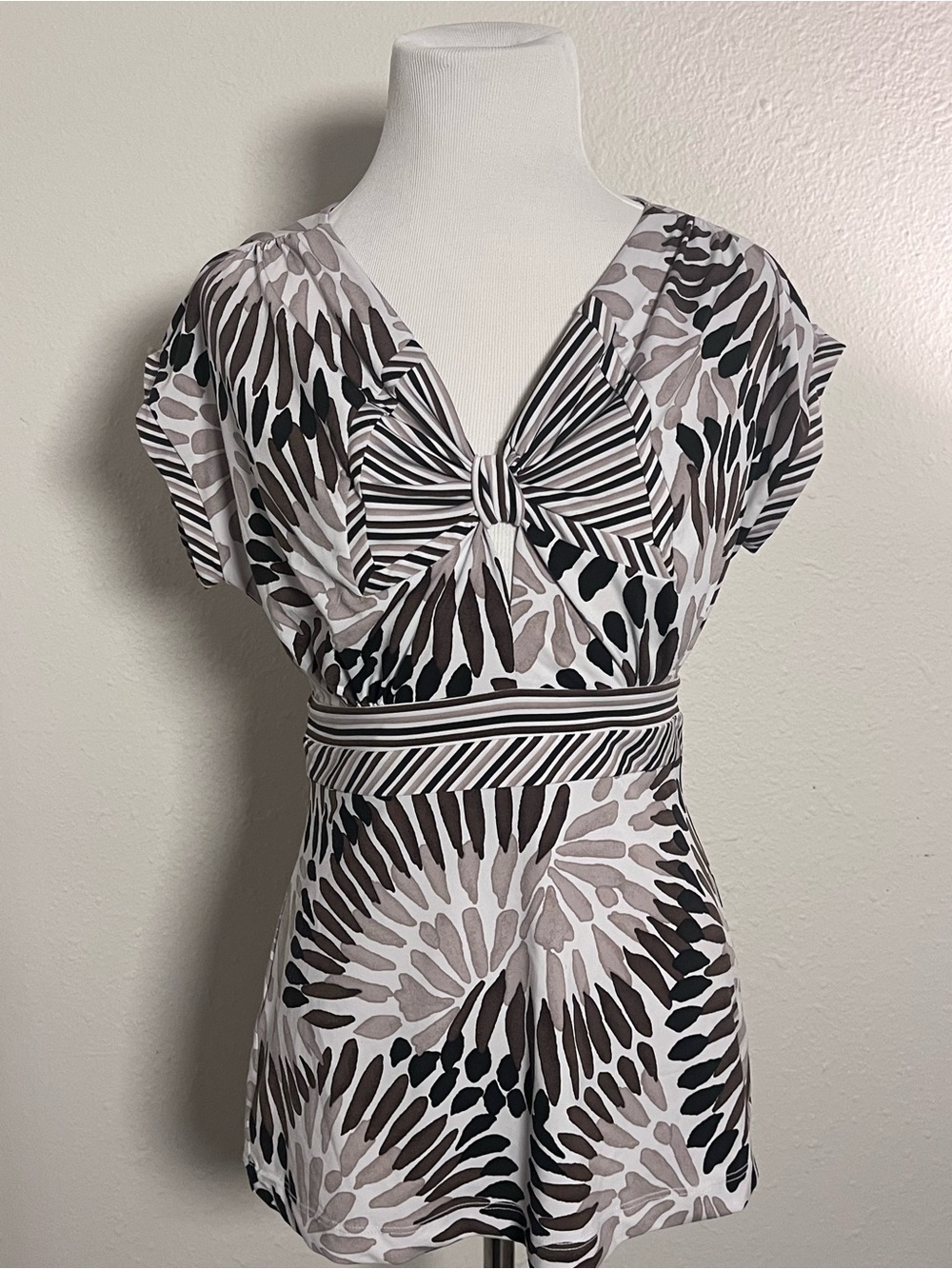 BCBGMaxAzria Neutral Leaf-Print Blouse